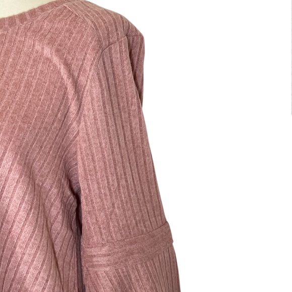 🦋 Blush Pink Three Quarter Sleeve Ribbed Tee with Flared Sleeves - Picture 9 of 15